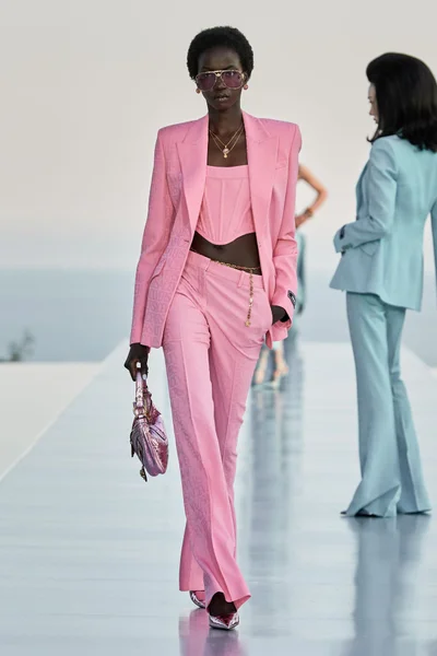 Look 11